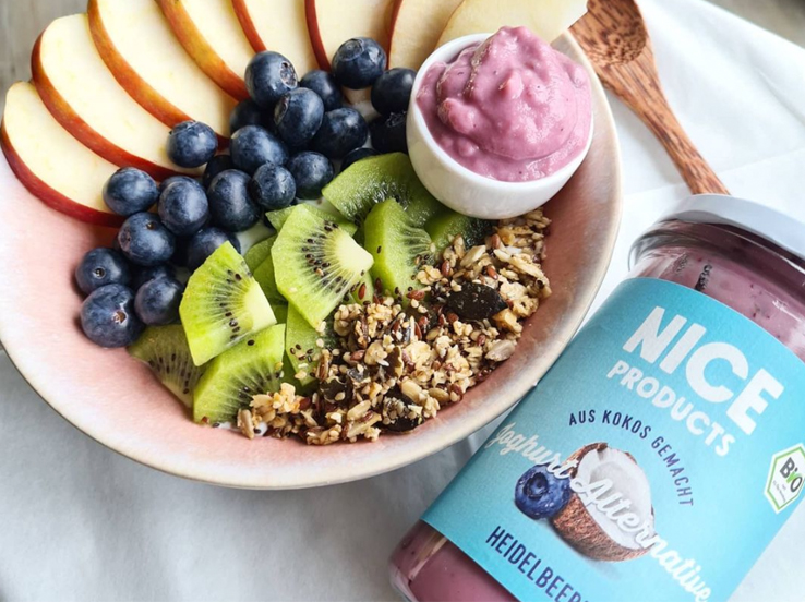 nice-products-kokosgurt-vegan-bio-joghurt-heidelbeere-02